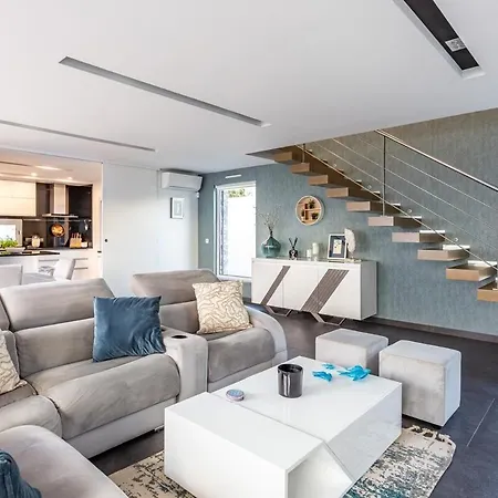 Vila Aroeira Luxury Azul Villa, Lisboa, Beach, Surfing, Golf, Exploring, Hiking, Fishing *